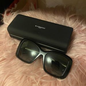 GIVENCHY OVERSIZED SUNGLASSES